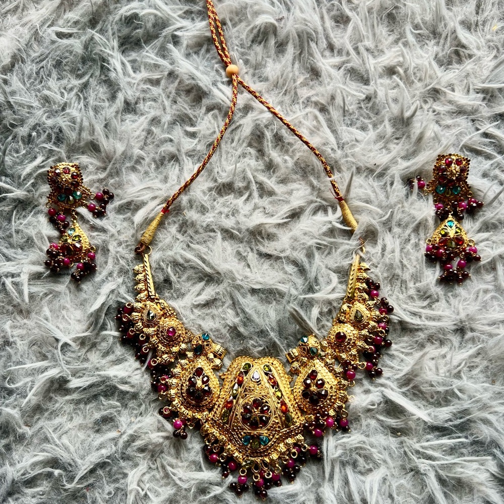 Indian Bollywood style golden Tone Ornate Necklace with Pink & Green Stone